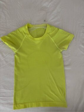 lululemon athletica Neon Yellow Short Sleeve Active Top